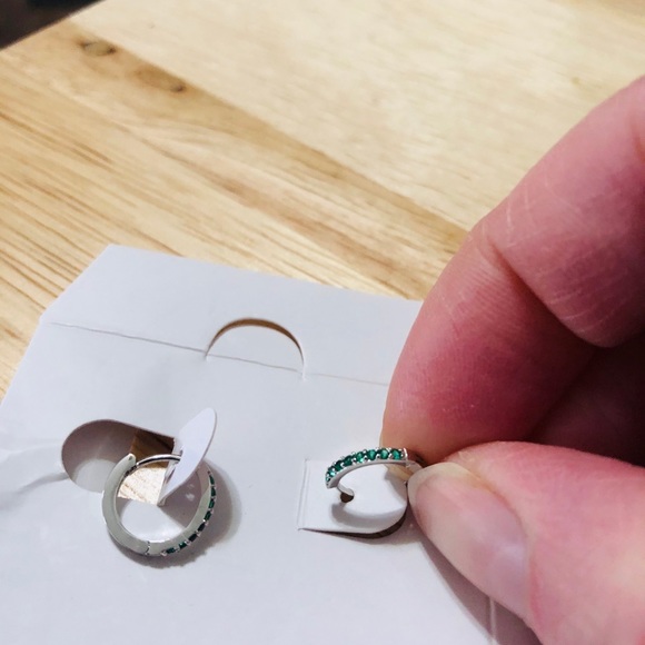 Emerald Earring and Necklace Set - Picture 2 of 2